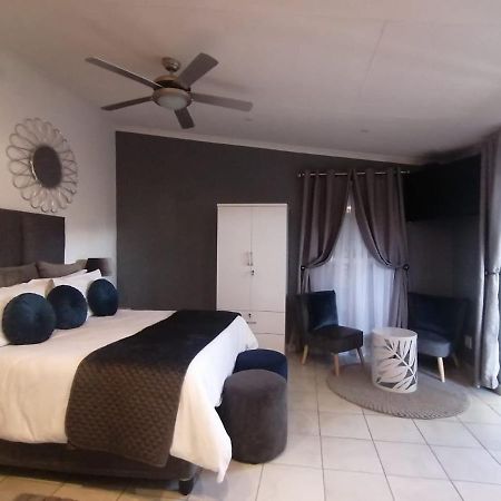 Roxy's Rest Guest House Vanderbijlpark Extérieur photo