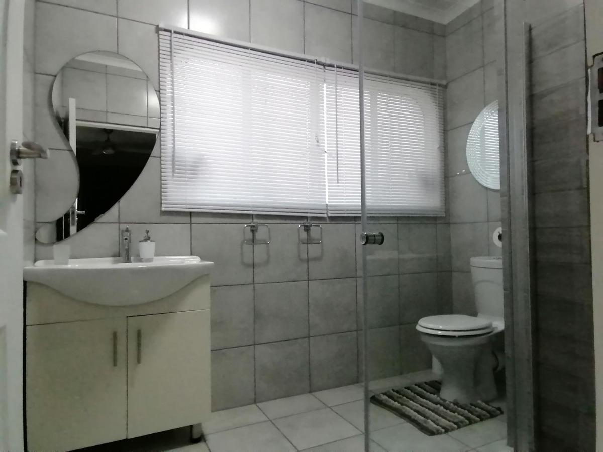 Roxy's Rest Guest House Vanderbijlpark Extérieur photo