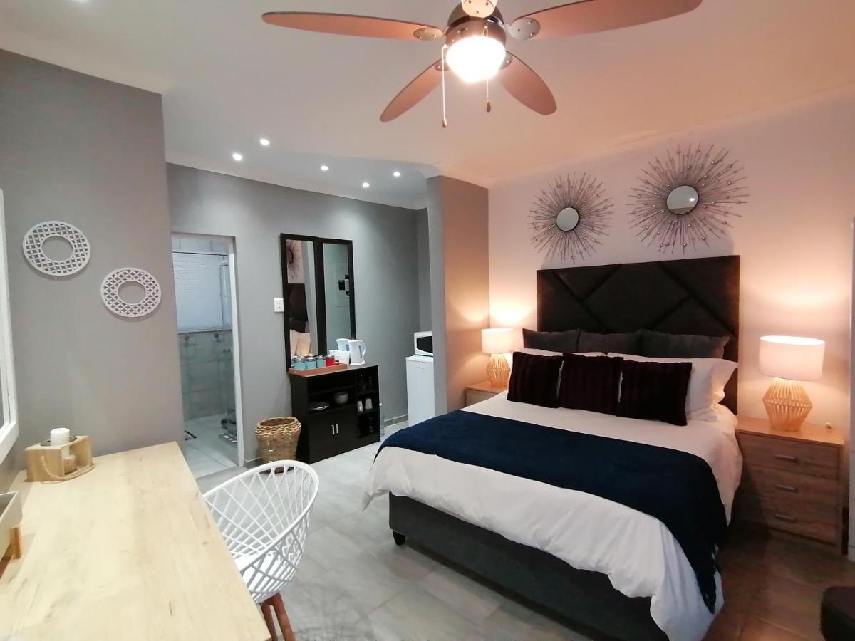Roxy's Rest Guest House Vanderbijlpark Extérieur photo