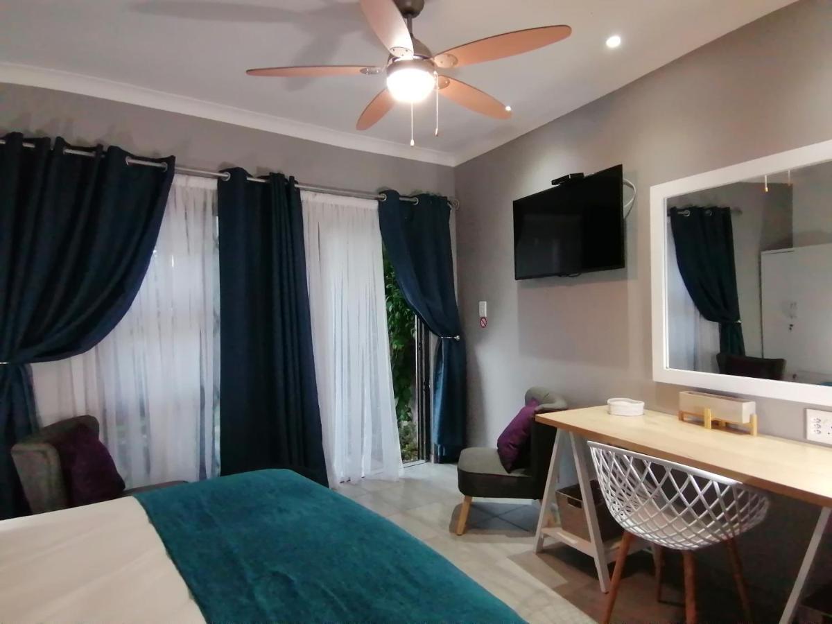 Roxy's Rest Guest House Vanderbijlpark Extérieur photo