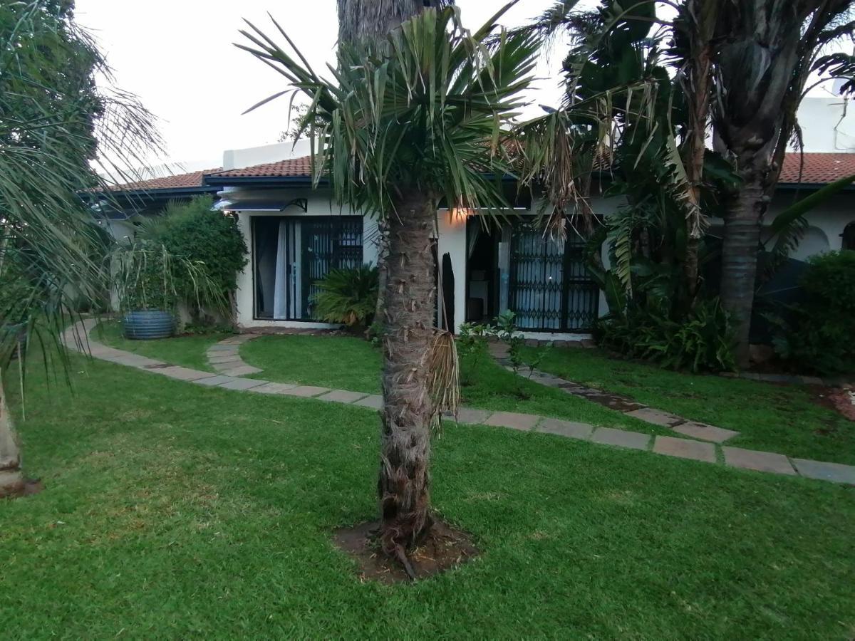 Roxy's Rest Guest House Vanderbijlpark Extérieur photo