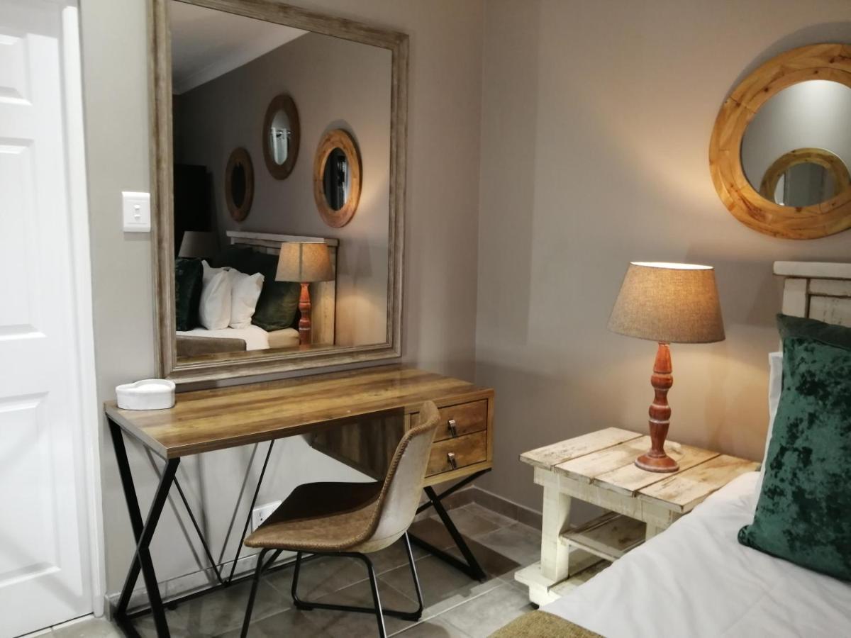 Roxy's Rest Guest House Vanderbijlpark Extérieur photo