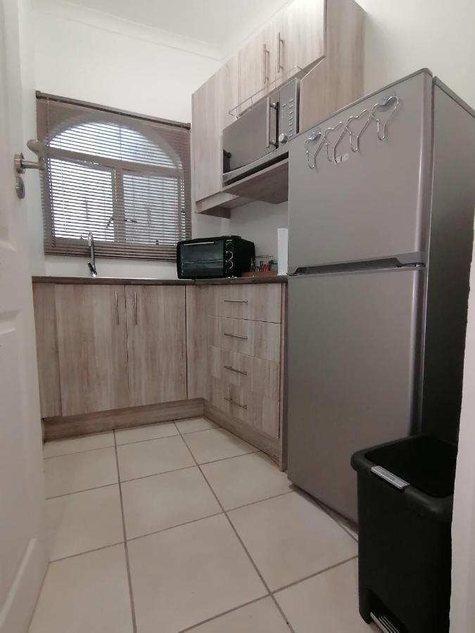 Roxy's Rest Guest House Vanderbijlpark Extérieur photo