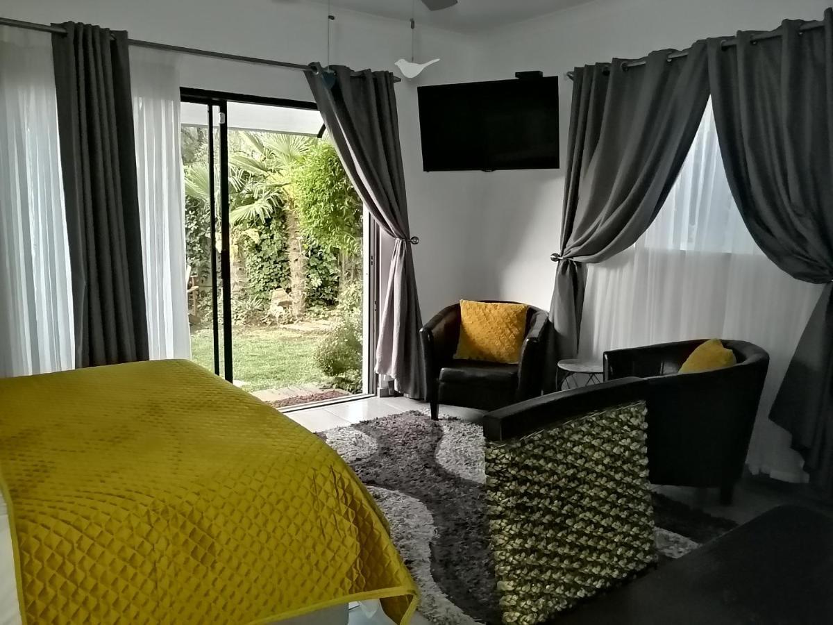 Roxy's Rest Guest House Vanderbijlpark Extérieur photo