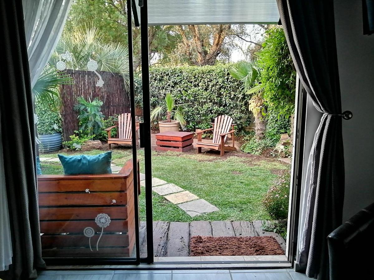 Roxy's Rest Guest House Vanderbijlpark Extérieur photo
