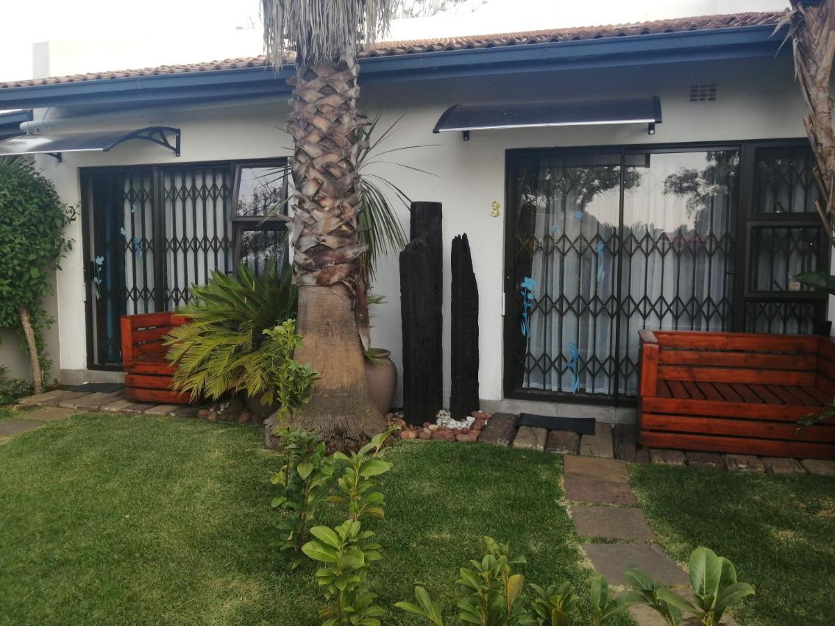 Roxy's Rest Guest House Vanderbijlpark Extérieur photo