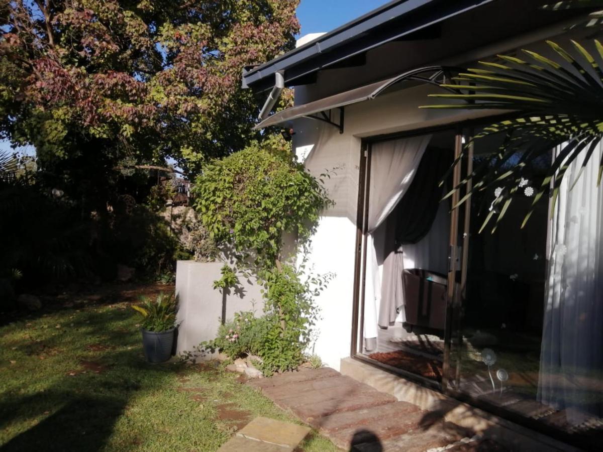 Roxy's Rest Guest House Vanderbijlpark Extérieur photo