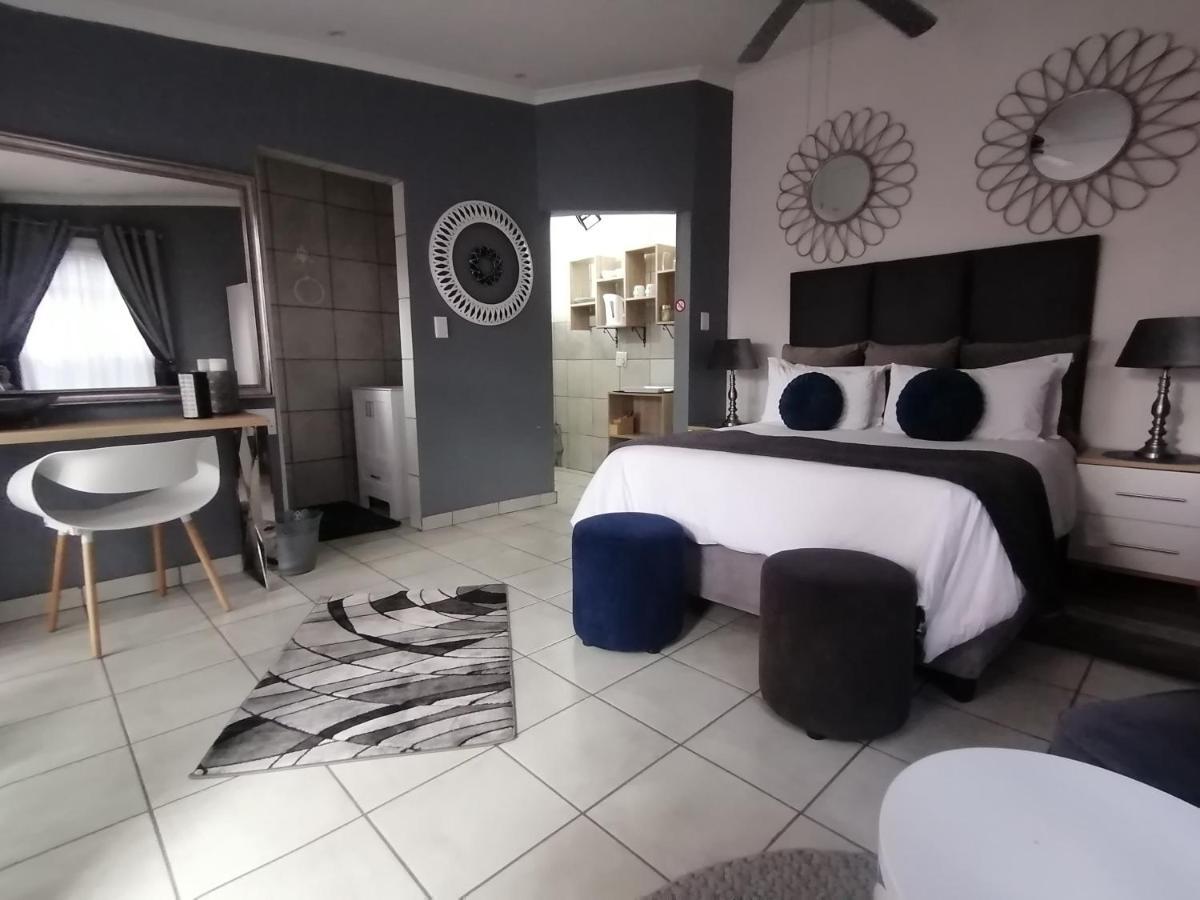 Roxy's Rest Guest House Vanderbijlpark Extérieur photo