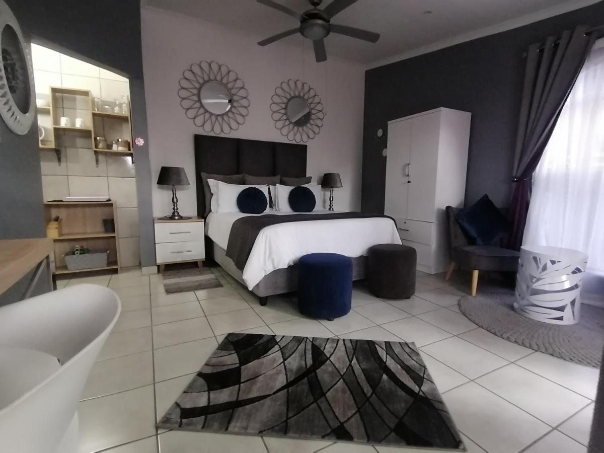 Roxy's Rest Guest House Vanderbijlpark Extérieur photo