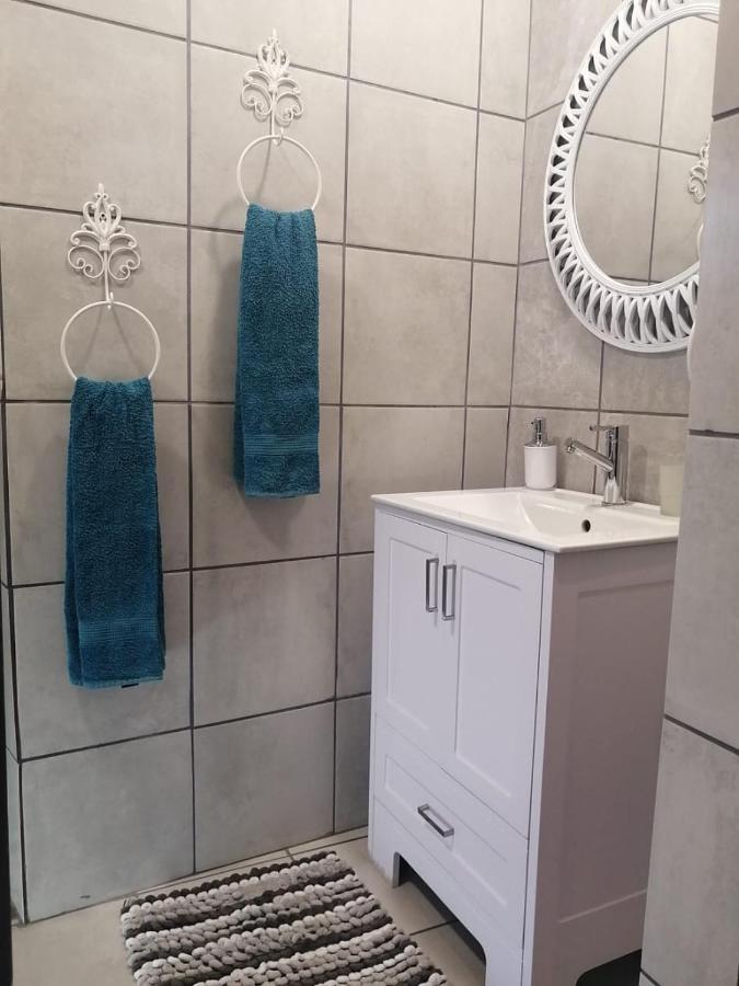 Roxy's Rest Guest House Vanderbijlpark Extérieur photo