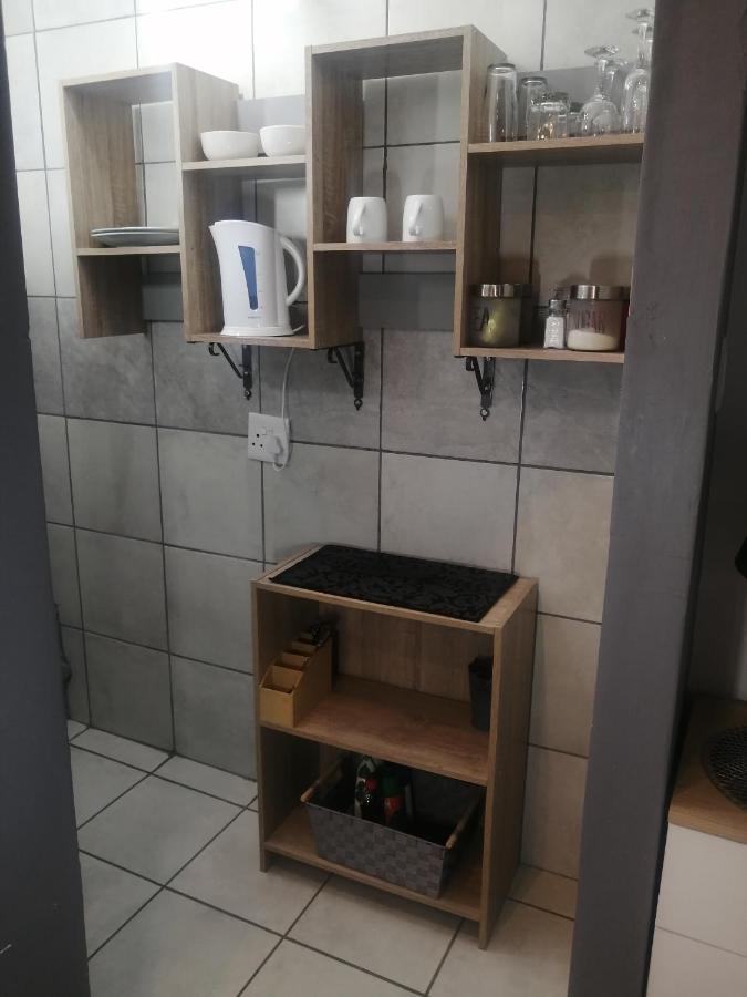 Roxy's Rest Guest House Vanderbijlpark Extérieur photo